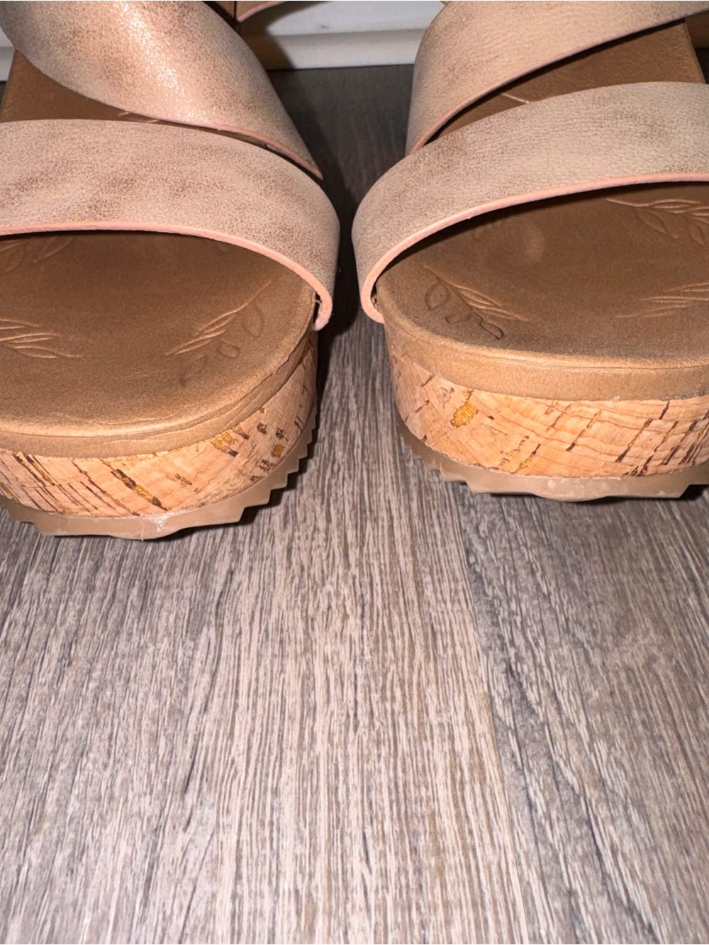CL by Laundry Kingly Beige Tan nude shimmer Cork Wedge Sandals 9 - Picture 11 of 13